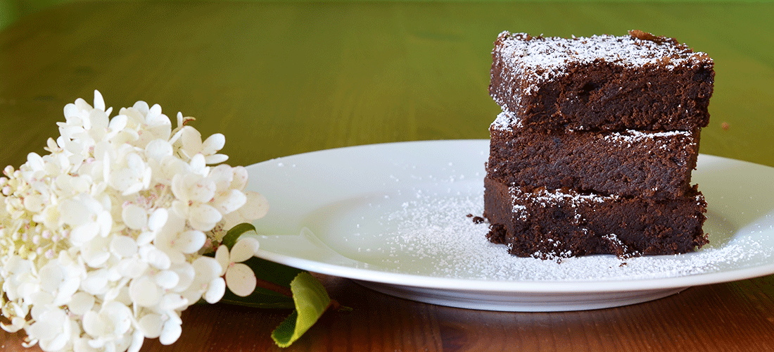 Super schokoladige Brownies! Das Rezept gibt es hier: https://www.ernstings-family.de/blog/2015/08/brownies-rezept/