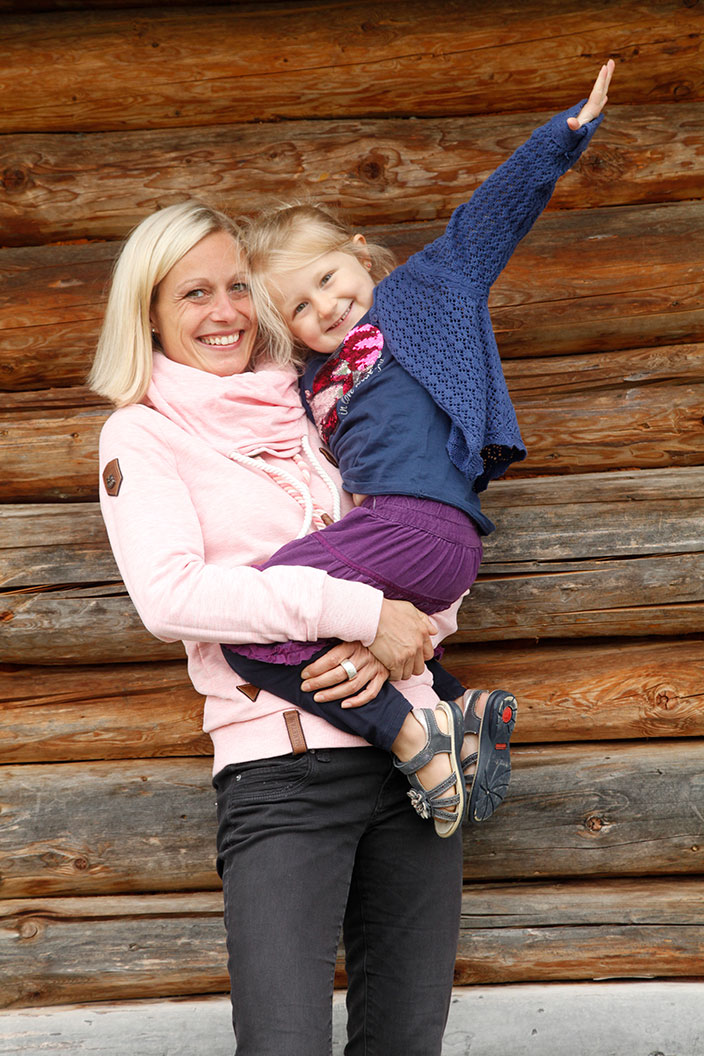 Umstyling, Ernsting's family, festlicher Look, Chiffonbluse mit Paisley-Muster, Leggings mit Ziernaht