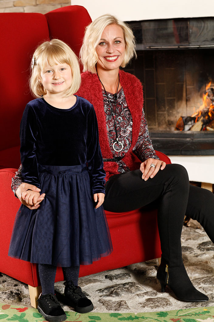 Umstyling, Ernsting's family, festlicher Look, Chiffonbluse mit Paisley-Muster, Leggings mit Ziernaht