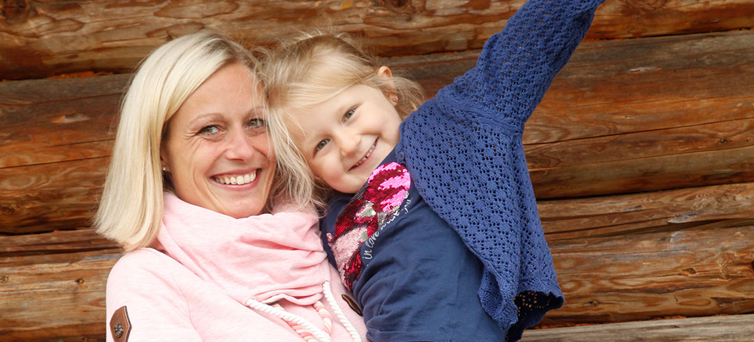 Umstyling, Ernsting's family, festlicher Look, Chiffonbluse mit Paisley-Muster, Leggings mit Ziernaht