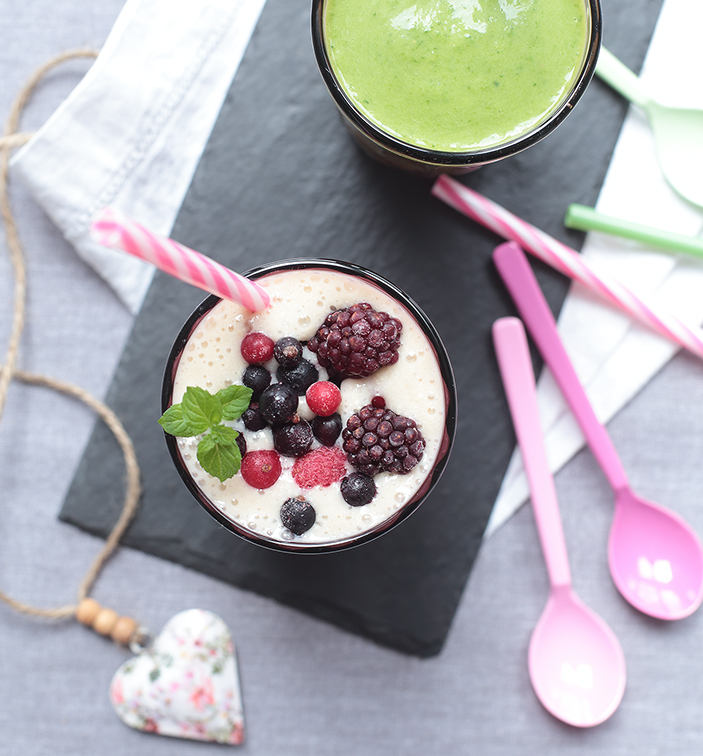Smoothie, Grüner Smoothie, Zuckerfrei, Avocado, Spinat, Gesund, Rezept, Rezept-Tipp, Beeren, Beeren-Smoothie