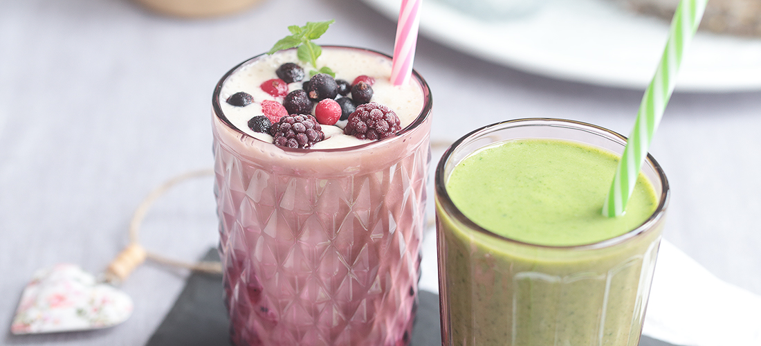 Smoothie, Grüner Smoothie, Zuckerfrei, Avocado, Spinat, Gesund, Rezept, Rezept-Tipp, Beeren, Beeren-Smoothie