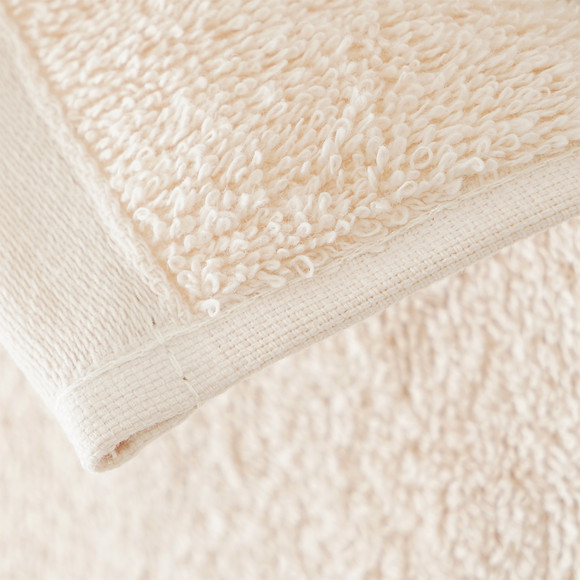 Duschtuch mit grafischer Struktur