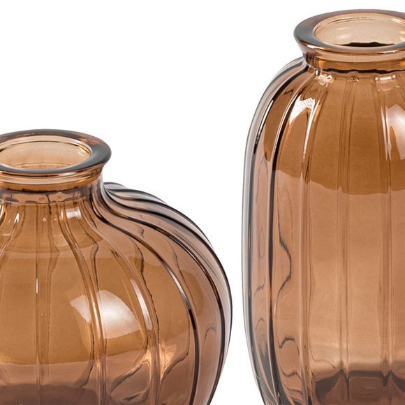2 Vasen in verschiedenen Formen