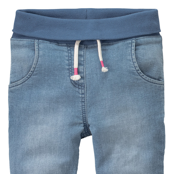 Baby Jeans aus leichtem Denim