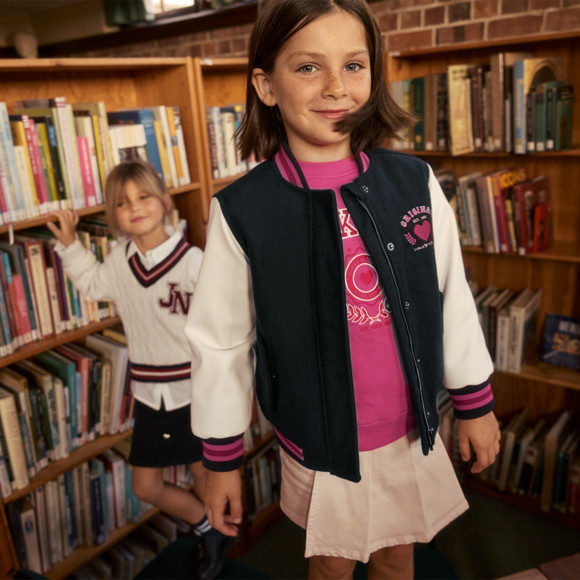 Meisjesjas in collegestijl