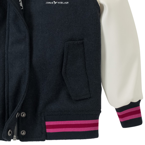 Meisjesjas in collegestijl