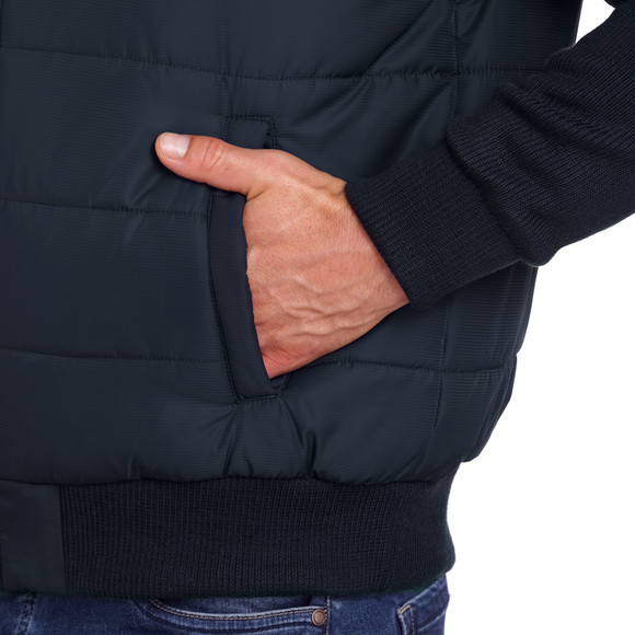 Gewatteerd herenjack met gebreide mouwen