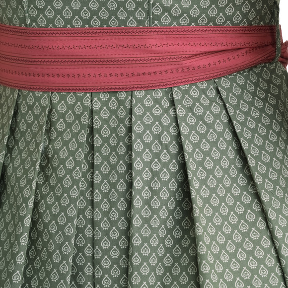 Dirndl voor dames met all-over patroon