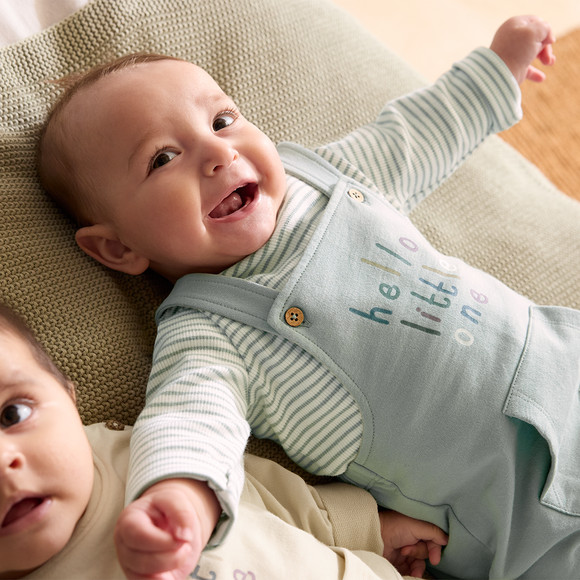 Newborn Strampler und Langarmshirt Born 2025