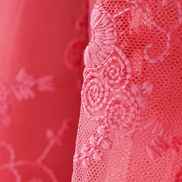 Mädchen Kleid mit Stickereien