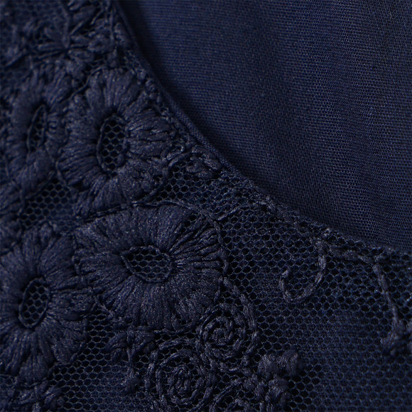 Mädchen Kleid mit Stickereien