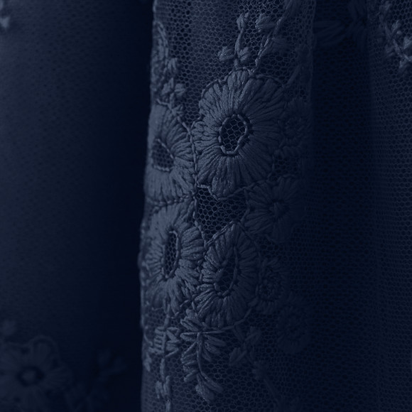 Mädchen Kleid mit Stickereien