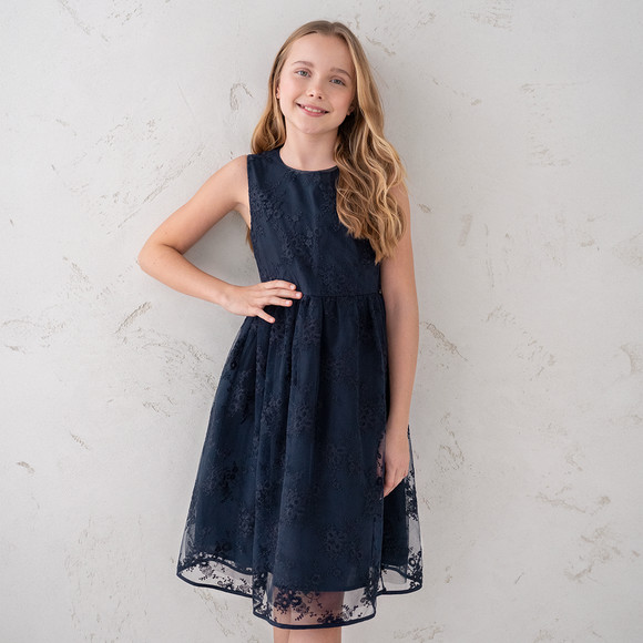 Mädchen Kleid mit Stickereien