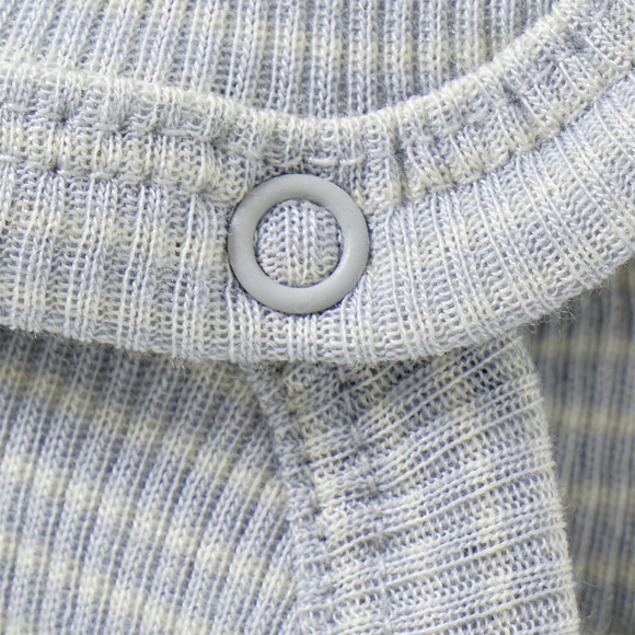 Babybody van wol en zijde met geribde textuur