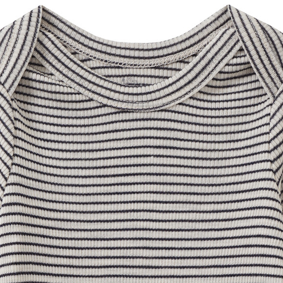 Babybody van wol en zijde met geribde textuur