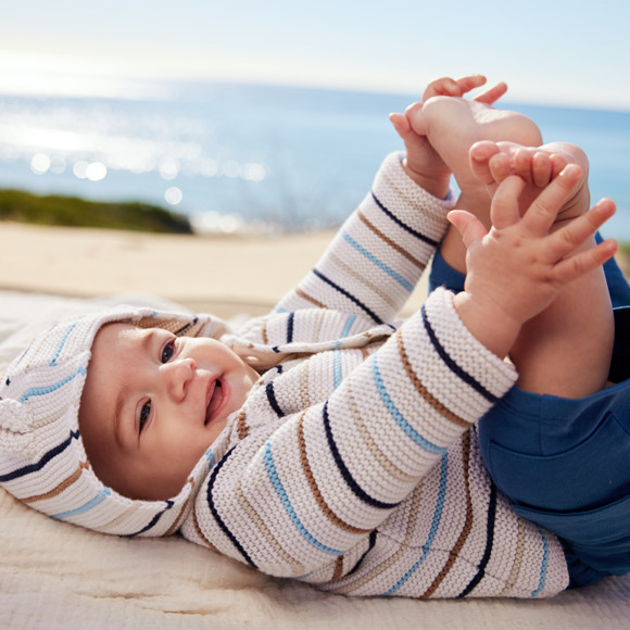 Newborn Strickjacke mit Kapuze