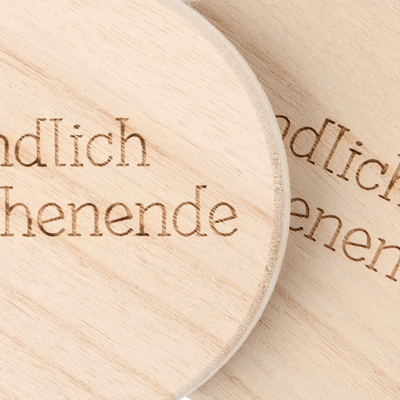 2 Untersetzer aus Holz