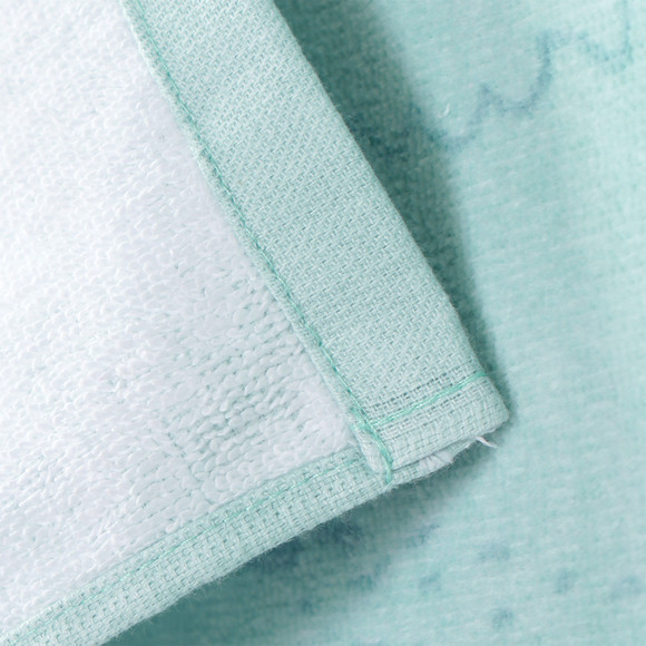 Badetuch mit Segelschiffen