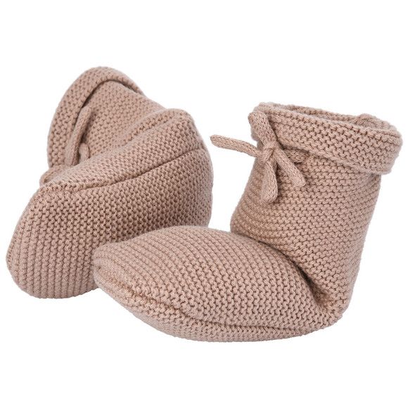 1 paar gebreide babyschoentjes met veters