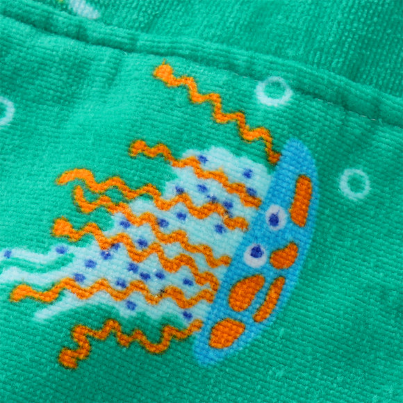 Kinder Badeponcho mit Allover-Print