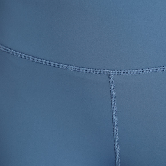 Dameslegging met zakken