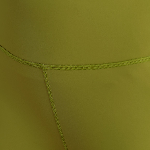 Dameslegging met zakken