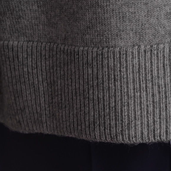 Dames gebreide trui met V-hals