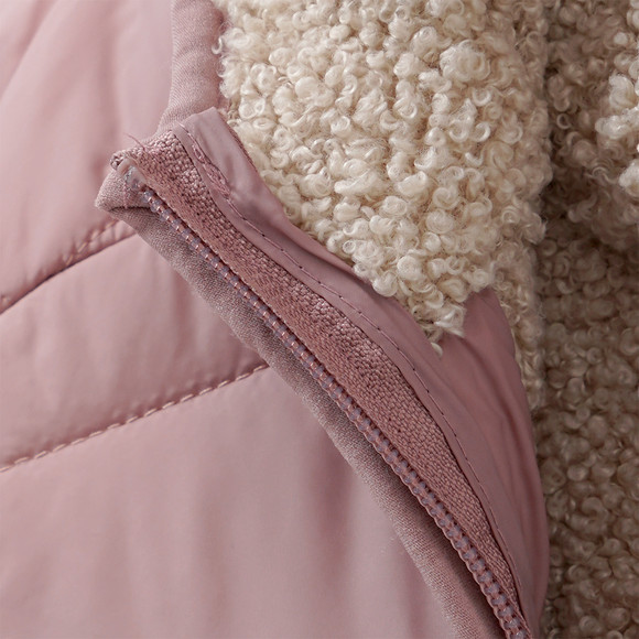 Gewatteerd babyjasje met teddyvoering