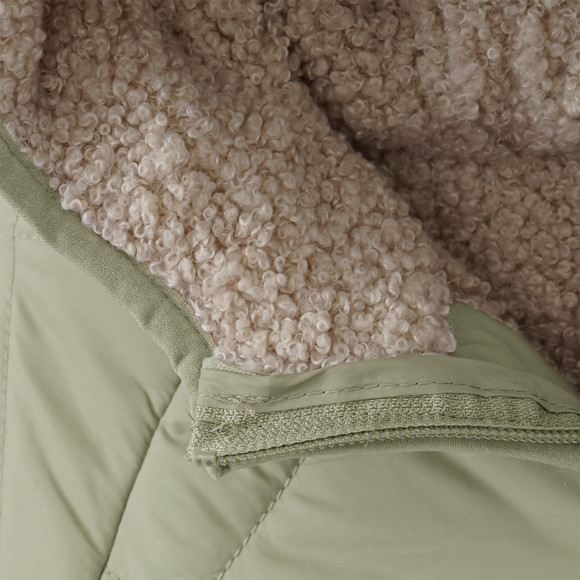 Gewatteerd kinderjack met teddyvoering