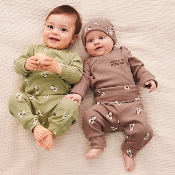 Geboorte pyjama met hond allover