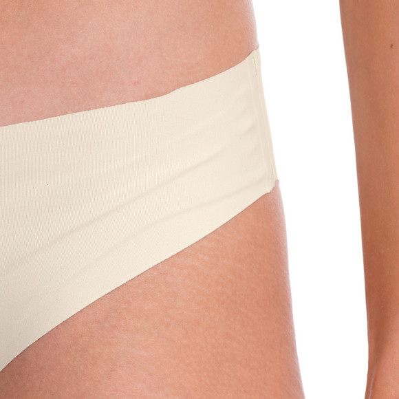 Naadloze damesslip van zachte microvezel