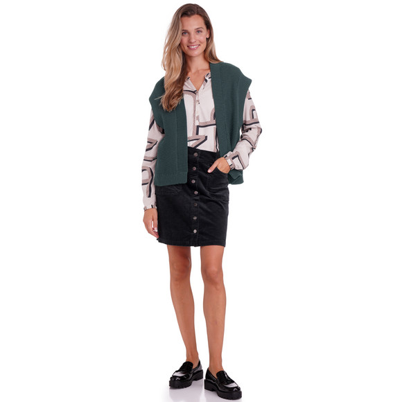 Gebreid damesgilet in korte vorm