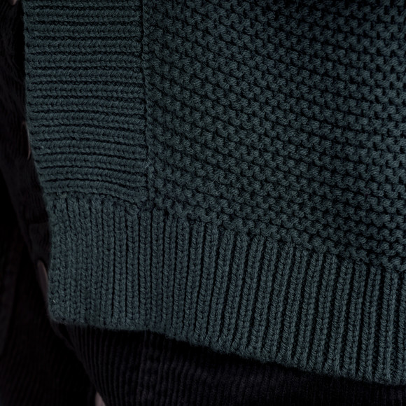 Gebreid damesgilet in korte vorm