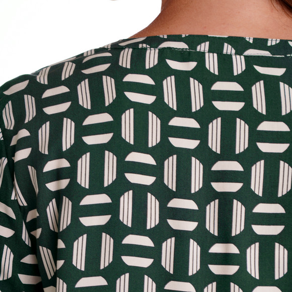 Damesblouse met omgeslagen mouwen