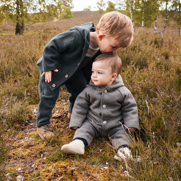 Wollen babyvest met omgeslagen boorden