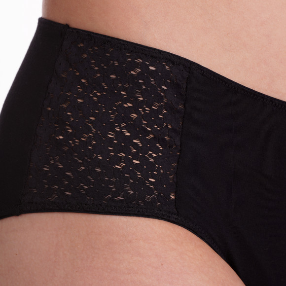 2 damesslips met bloemenkant