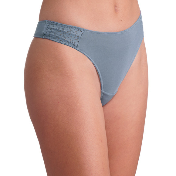 2 damesstrings met bloemenkant