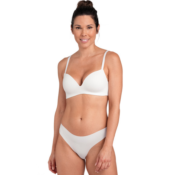 Zachte damesbeha in een basic look