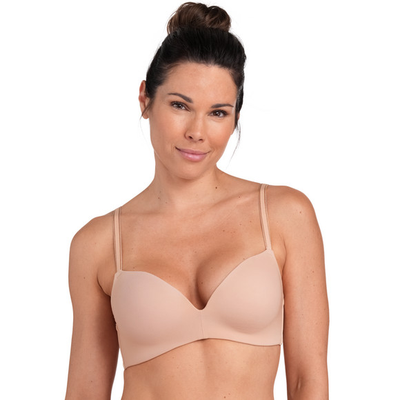 Zachte damesbeha in een basic look