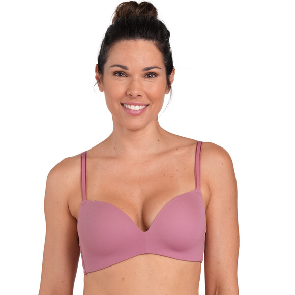 Zachte damesbeha in een basic look