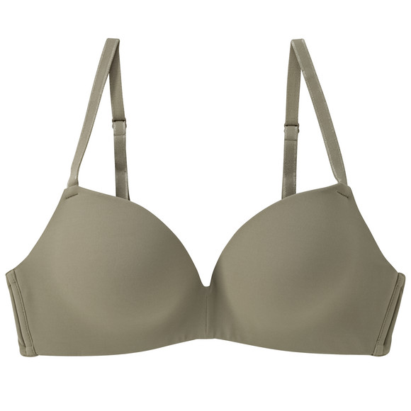 Zachte damesbeha in een basic look