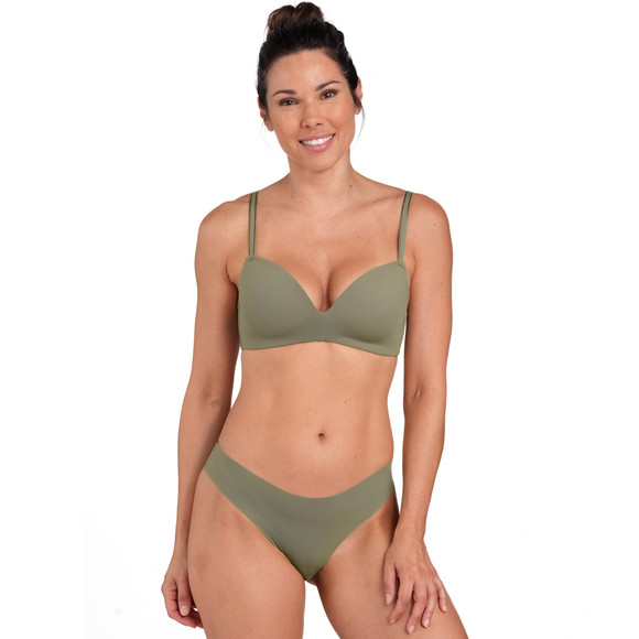 Zachte damesbeha in een basic look