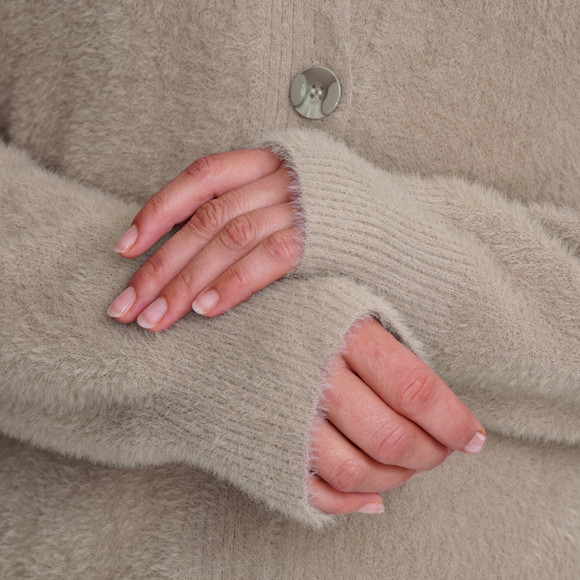 Vrouwelijk vest met een knusse look