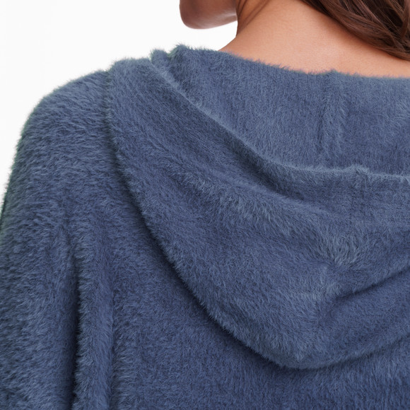 Vrouwelijk vest met een knusse look