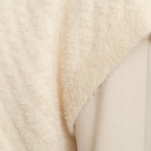 Gebreid damesgilet met knoopsluiting