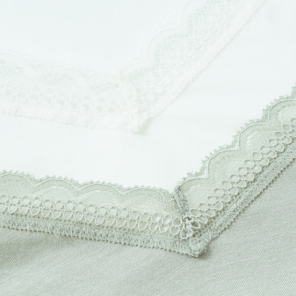 2 damesvesten met kant