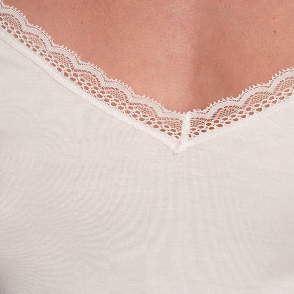 2 damesvesten met kant