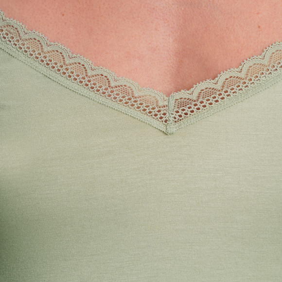 2 damesvesten met kant