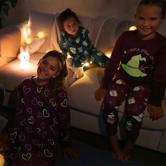 Mädchen Schlafanzug mit leuchtendem Print